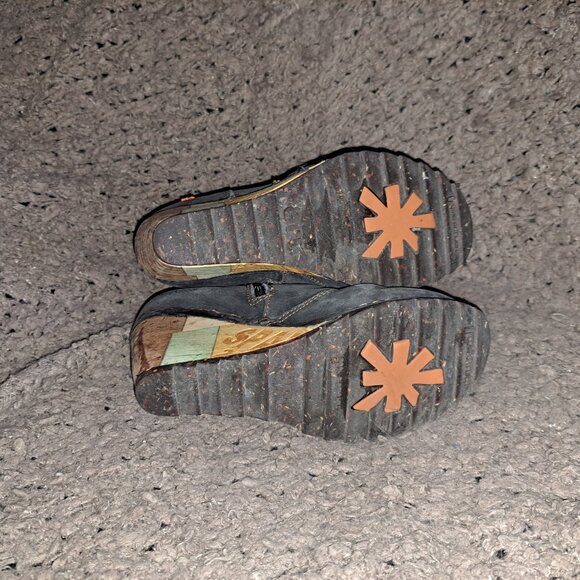 THE ART COMPANY-Detailed Wood Wedge Heel Booties-Gray Nubuck-Sz 37-EXCELLENT - Picture 8 of 8